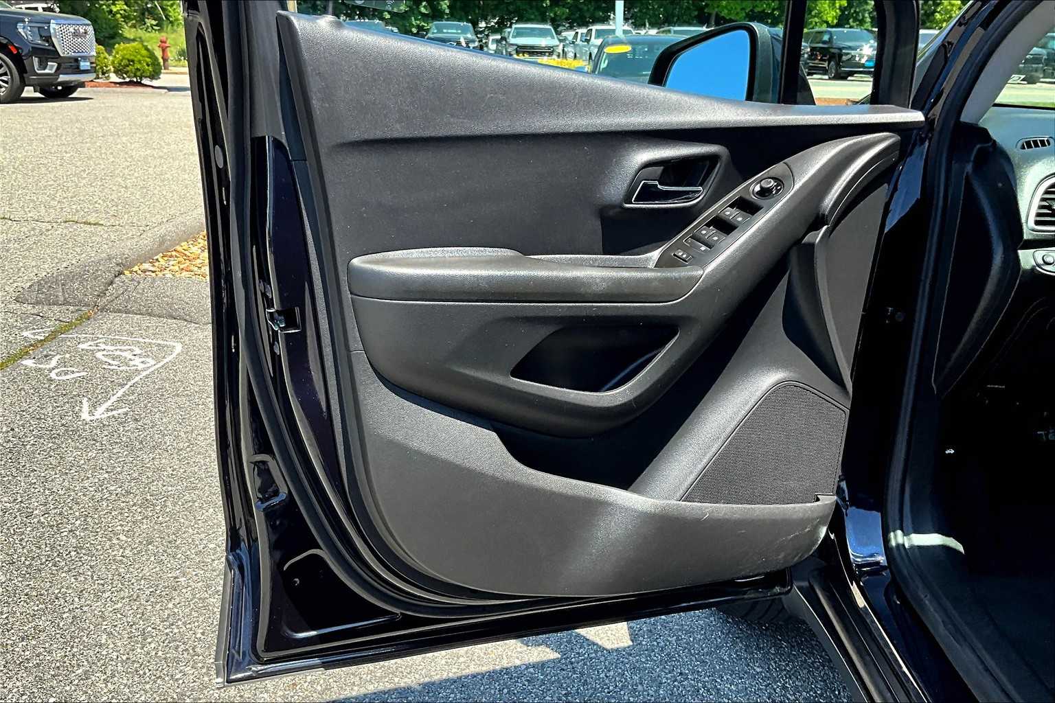 2022 Chevrolet Trax LT - Photo 9