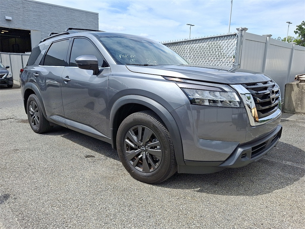 2022 Nissan Pathfinder SV
