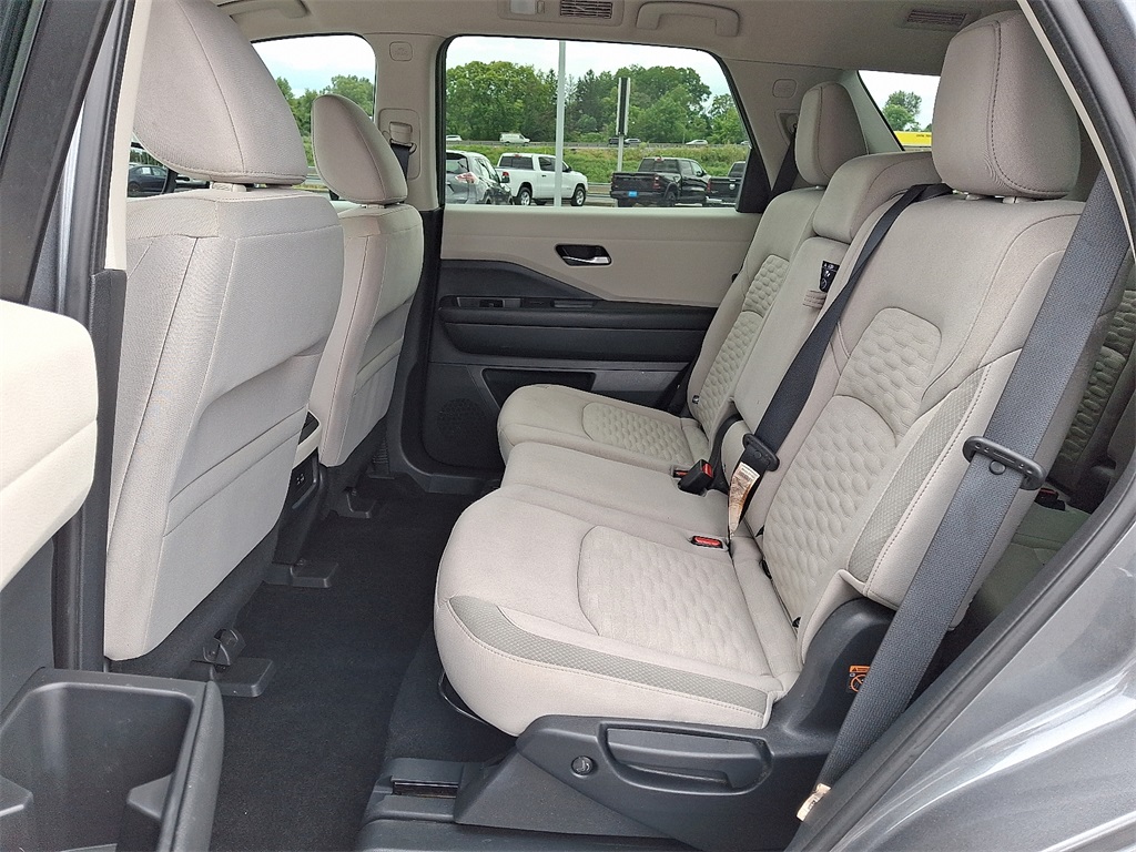 2022 Nissan Pathfinder SV - Photo 11