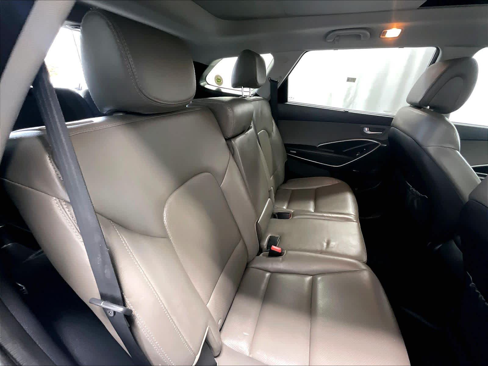 2016 Hyundai Santa Fe Limited - Photo 16