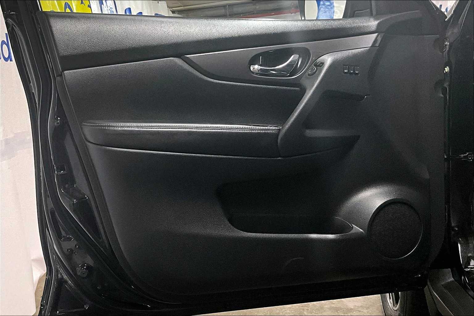 2020 Nissan Rogue SV - Photo 9