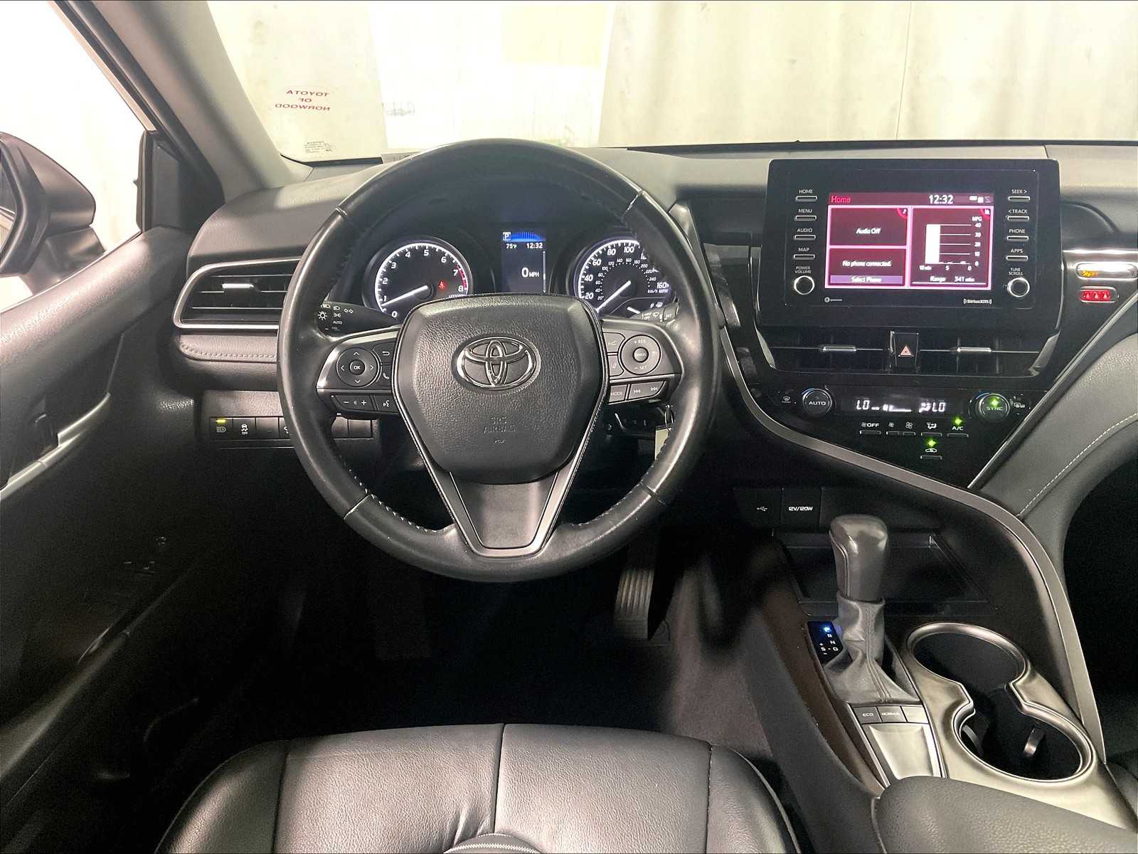 2023 Toyota Camry SE - Photo 17