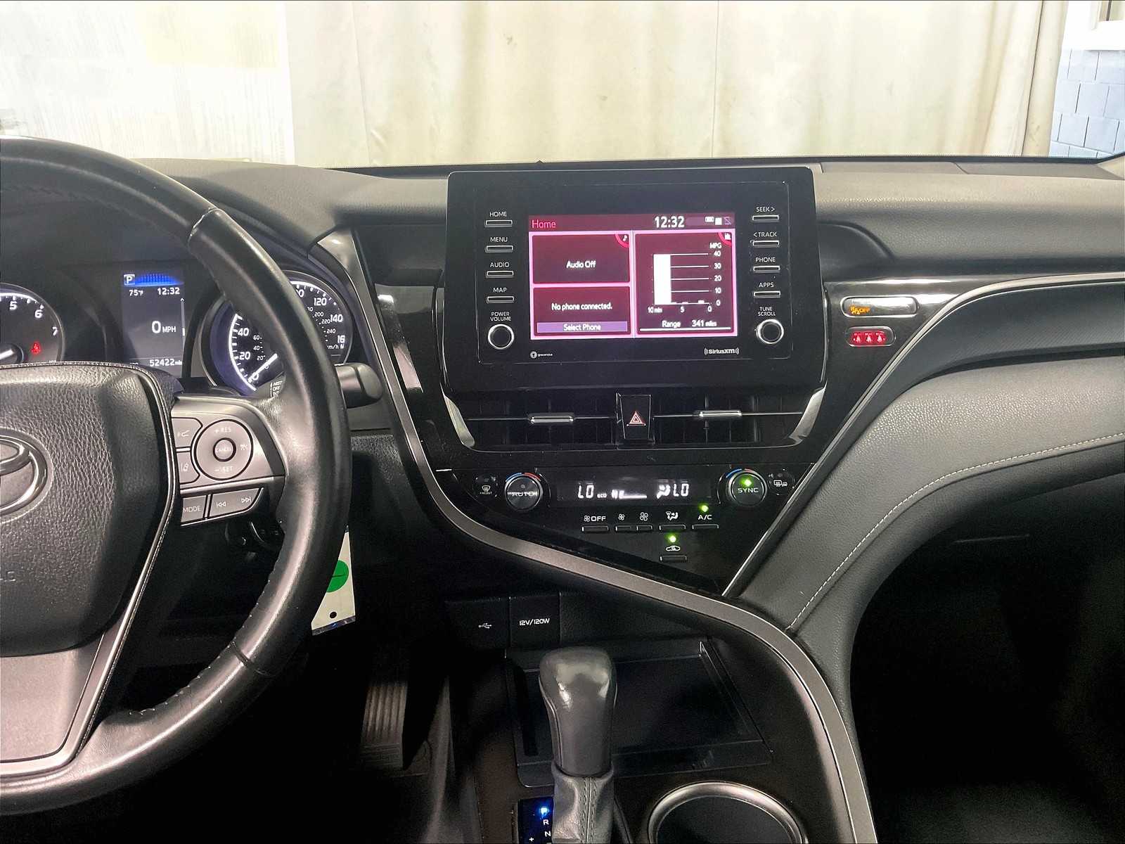 2023 Toyota Camry SE - Photo 18