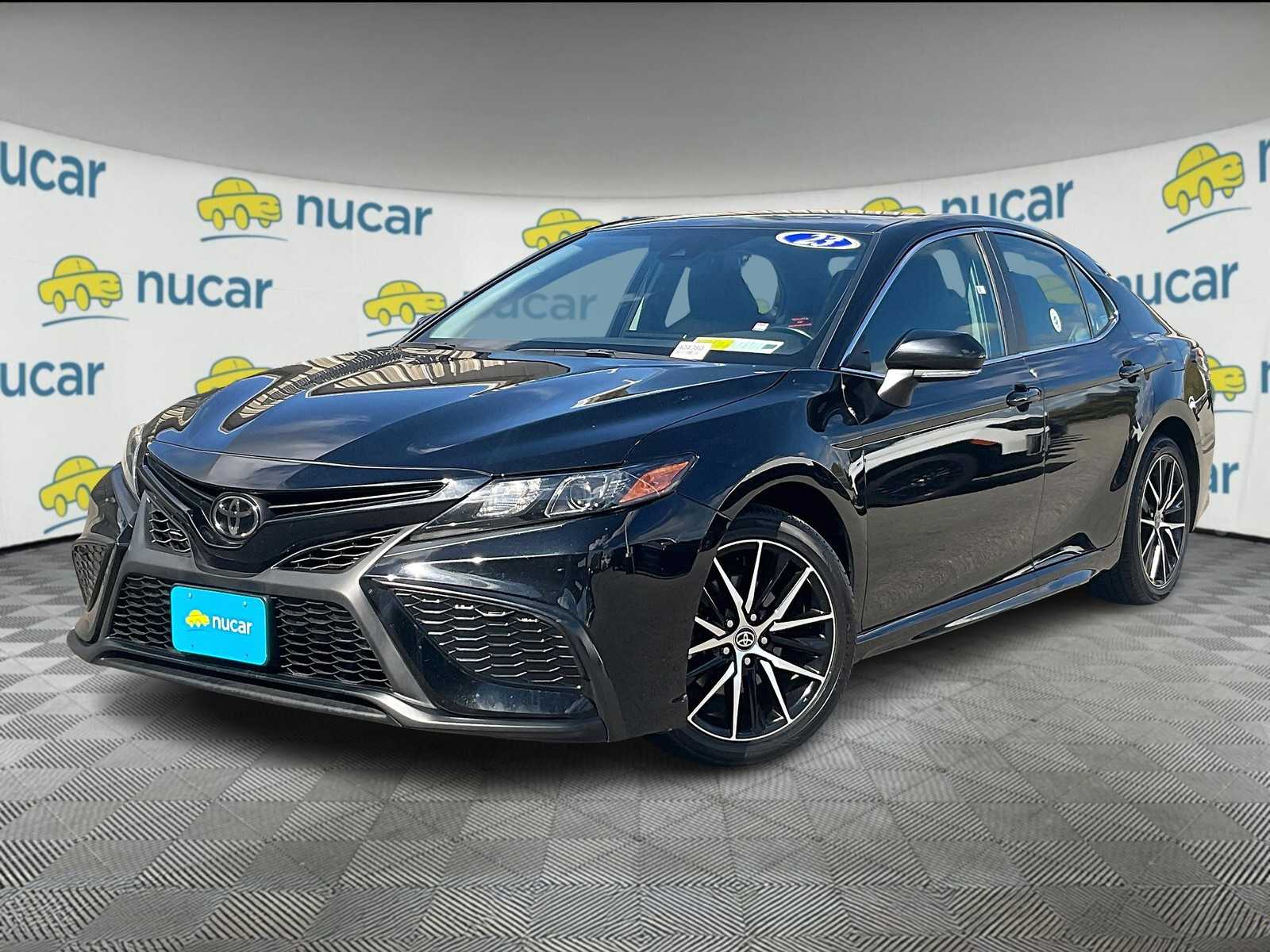 2023 Toyota Camry SE - Photo 3