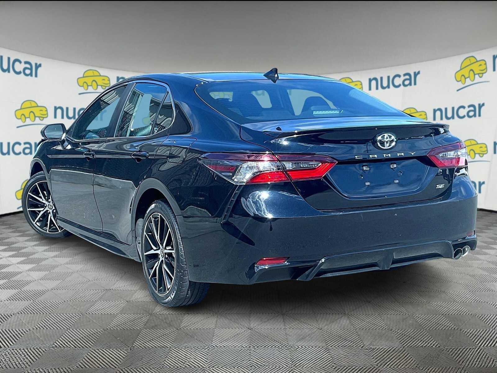 2023 Toyota Camry SE - Photo 4