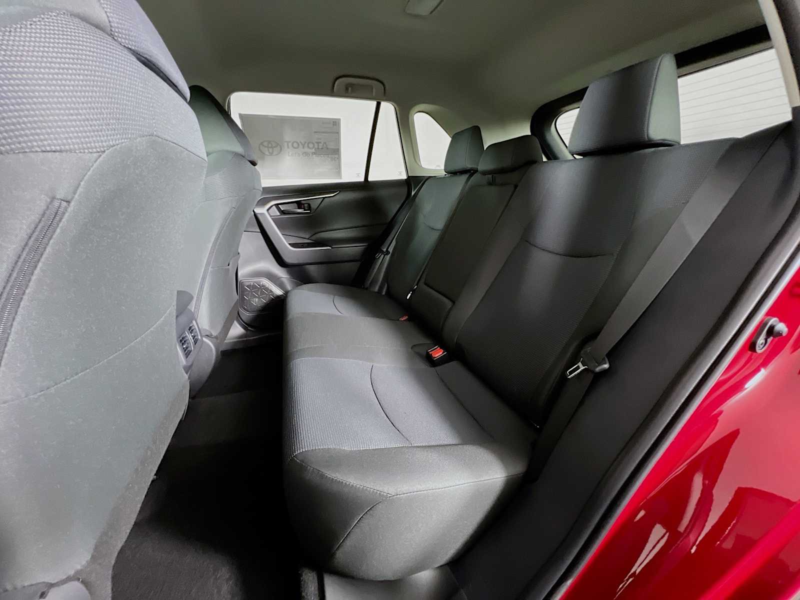 2025 Toyota RAV4 LE - Photo 13