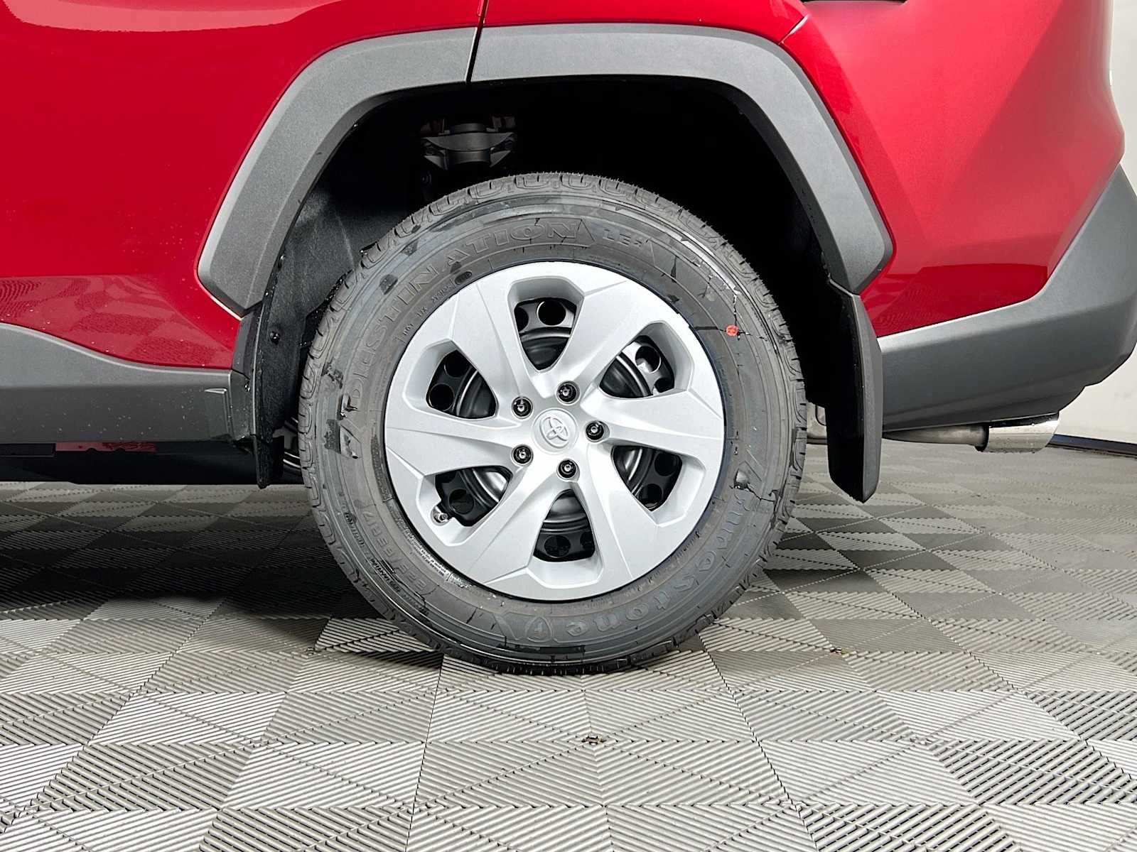2025 Toyota RAV4 LE - Photo 19