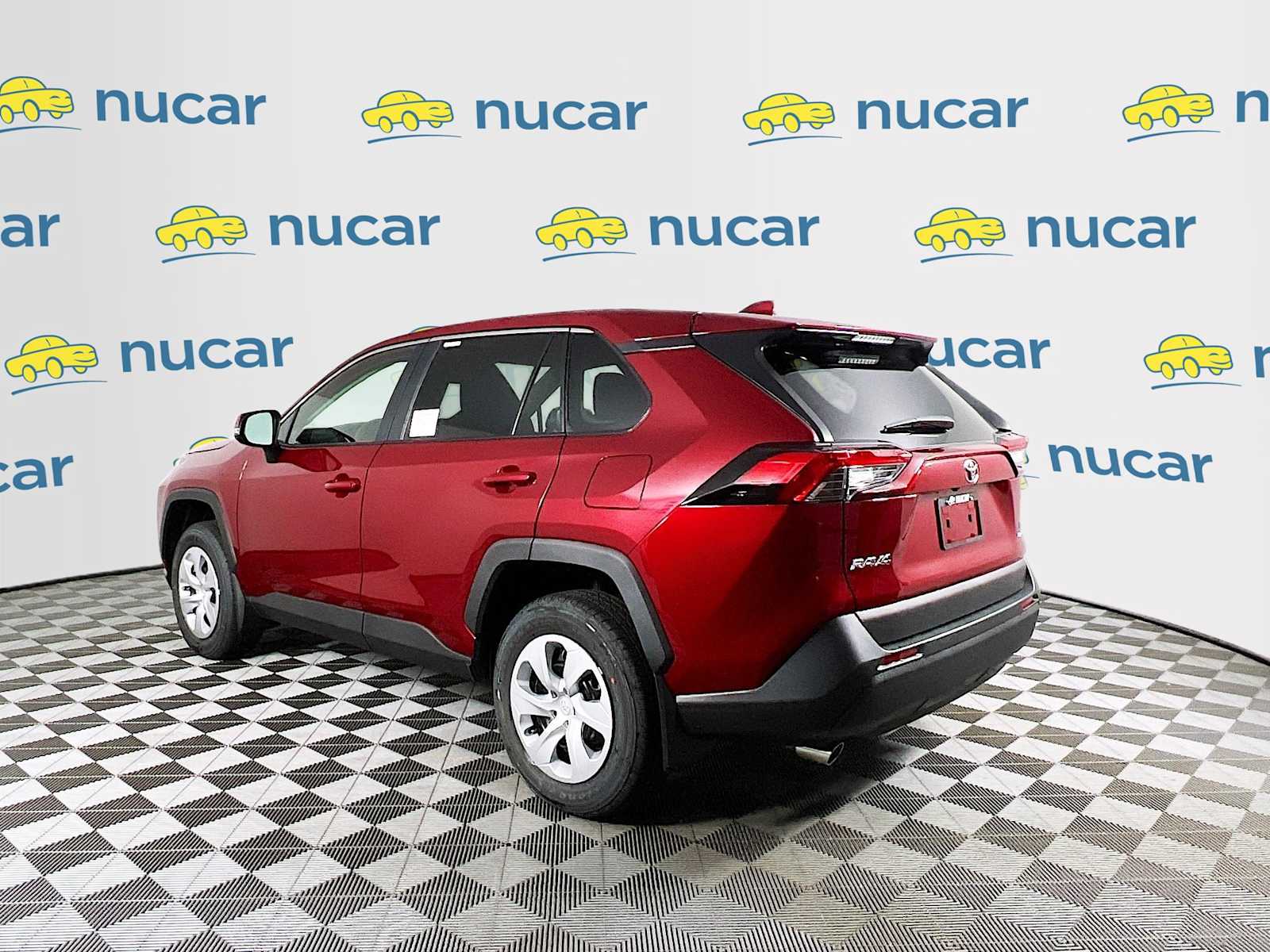 2025 Toyota RAV4 LE - Photo 4
