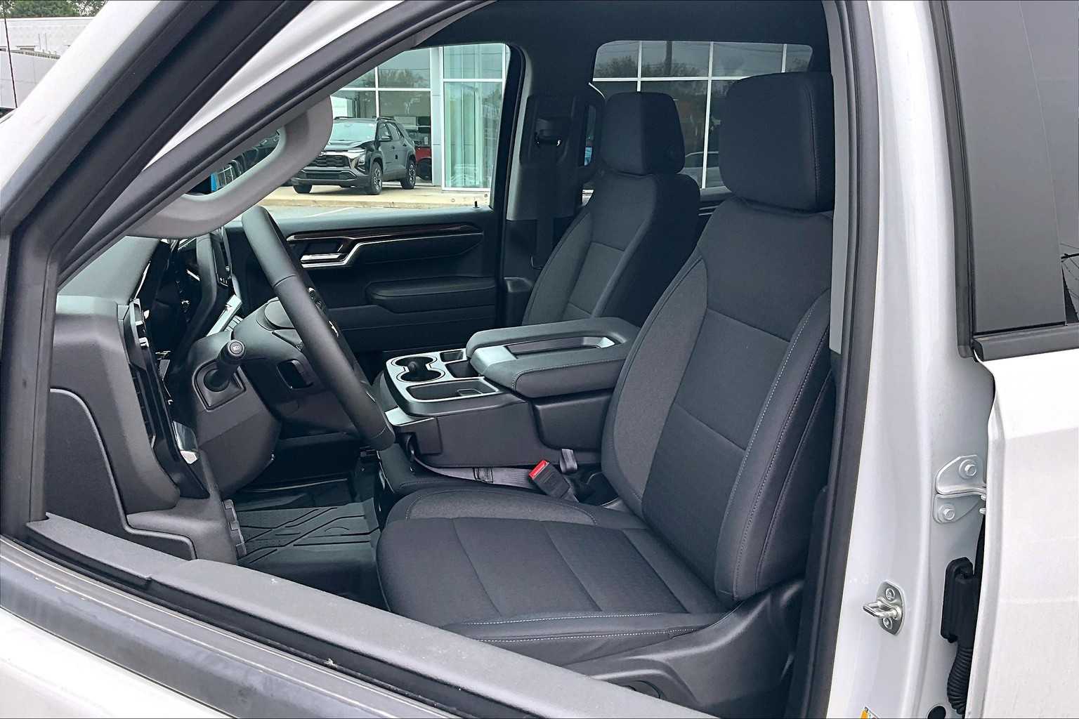 2025 Chevrolet Silverado 1500 LT - Photo 11