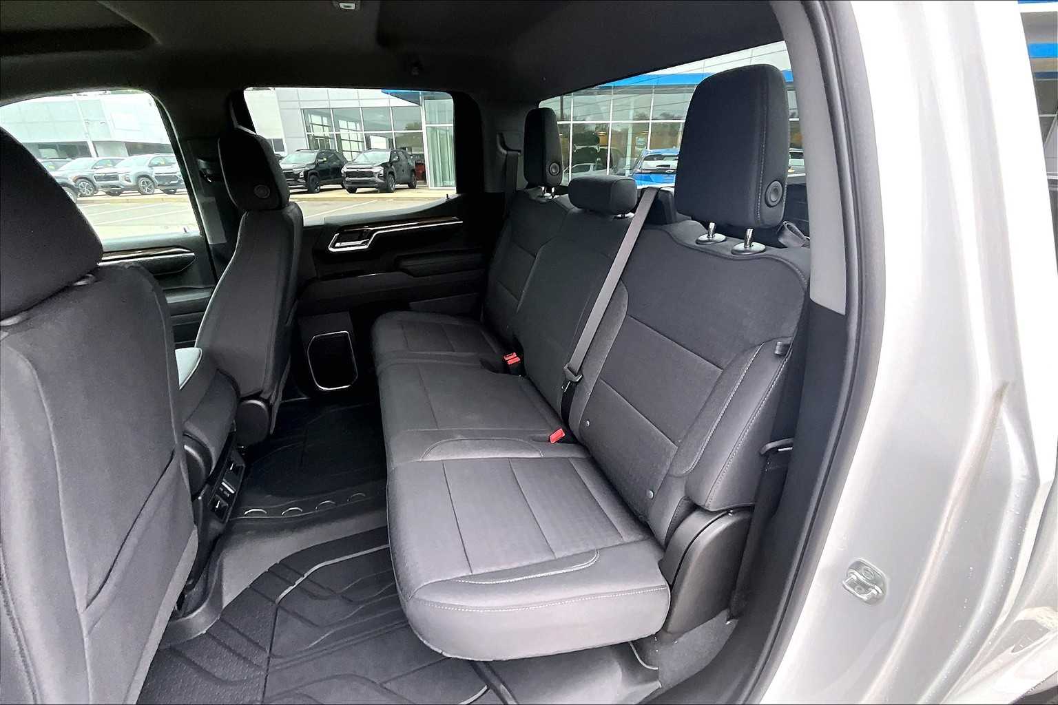 2025 Chevrolet Silverado 1500 LT - Photo 15