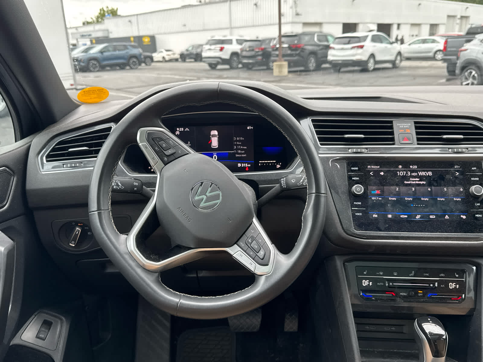 2022 Volkswagen Tiguan SE - Photo 14