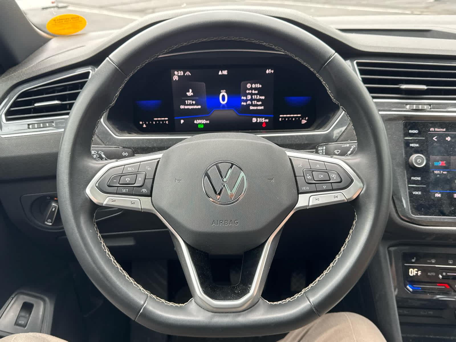 2022 Volkswagen Tiguan SE - Photo 15