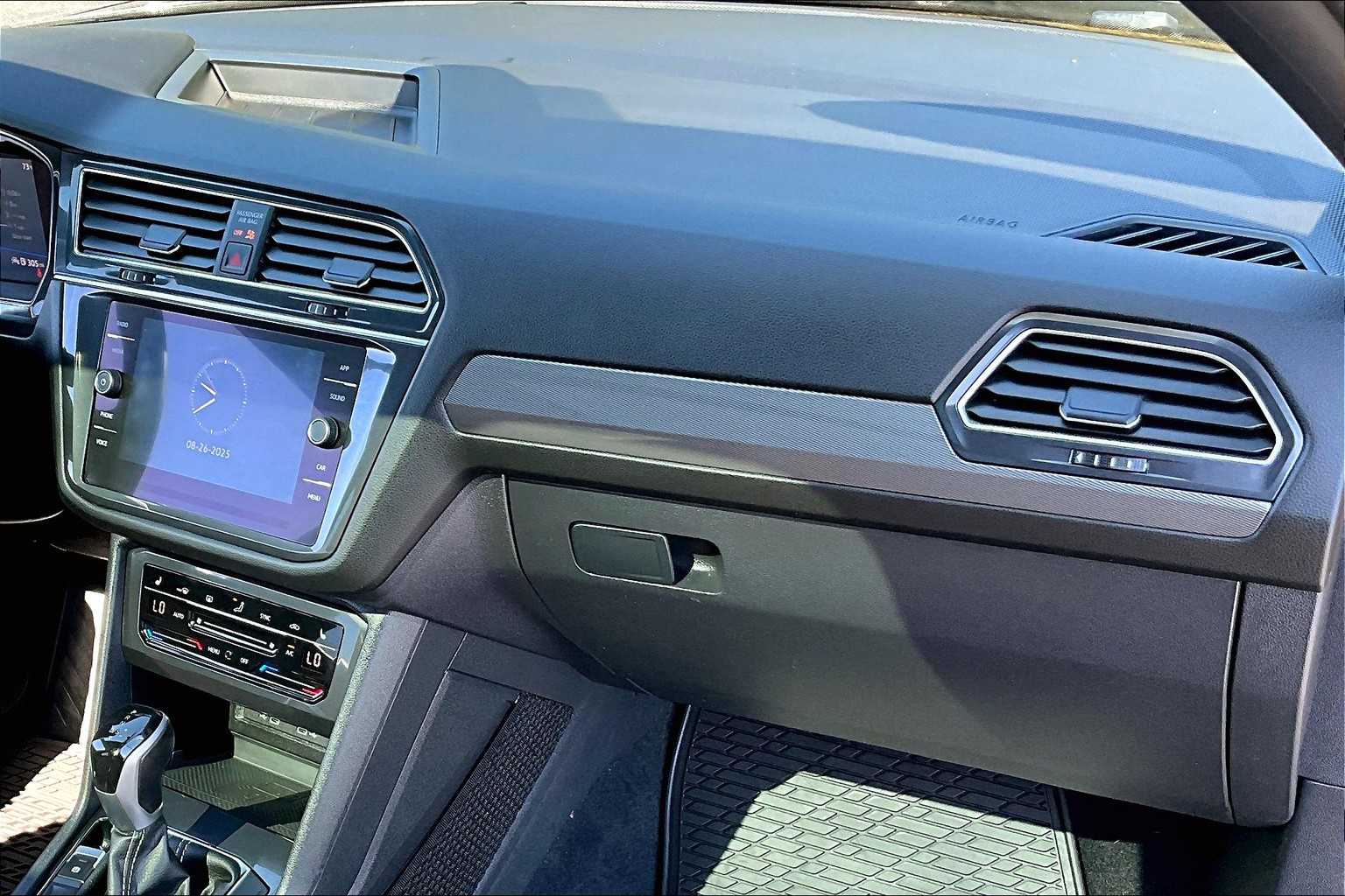2022 Volkswagen Tiguan SE - Photo 21