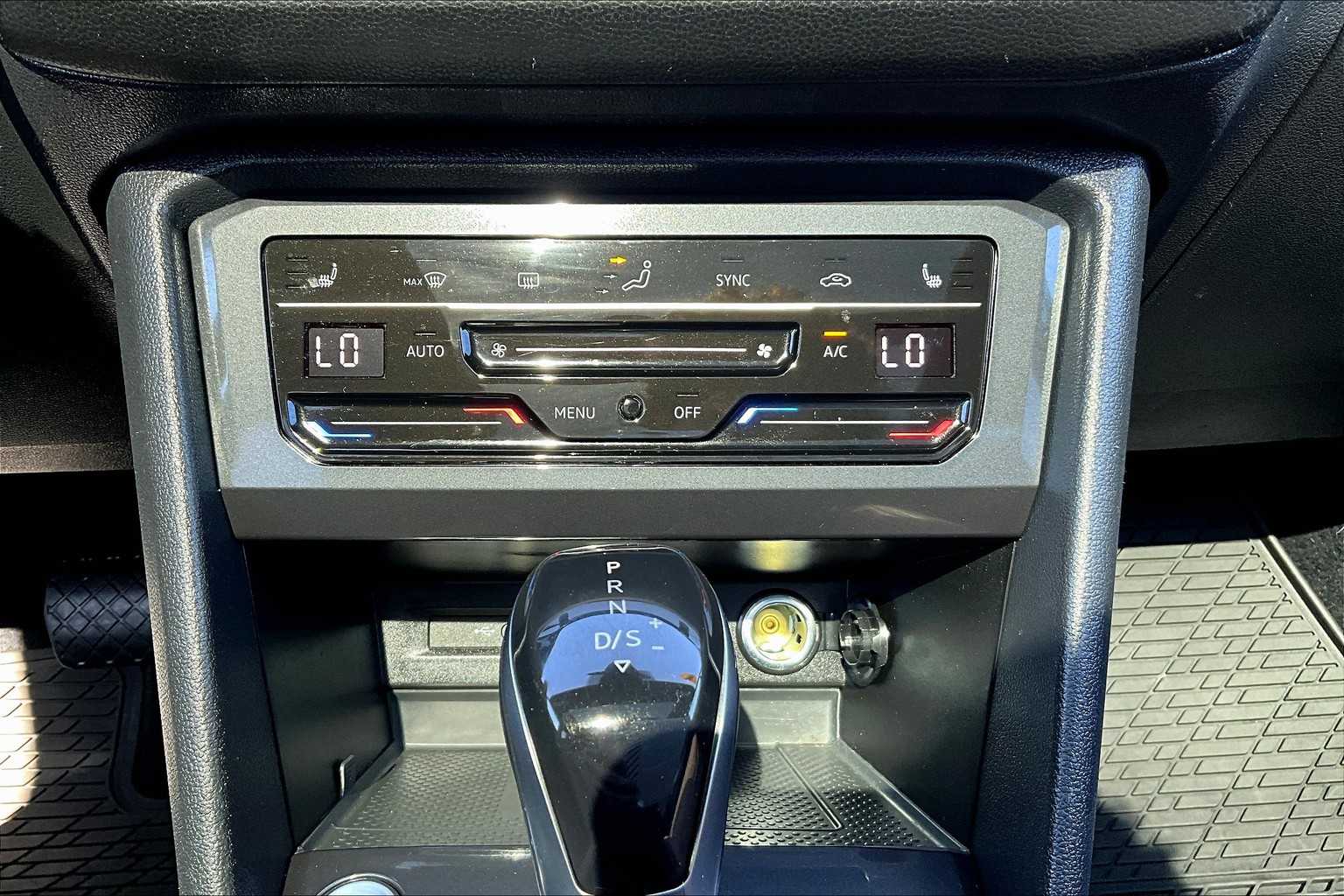 2022 Volkswagen Tiguan SE - Photo 26