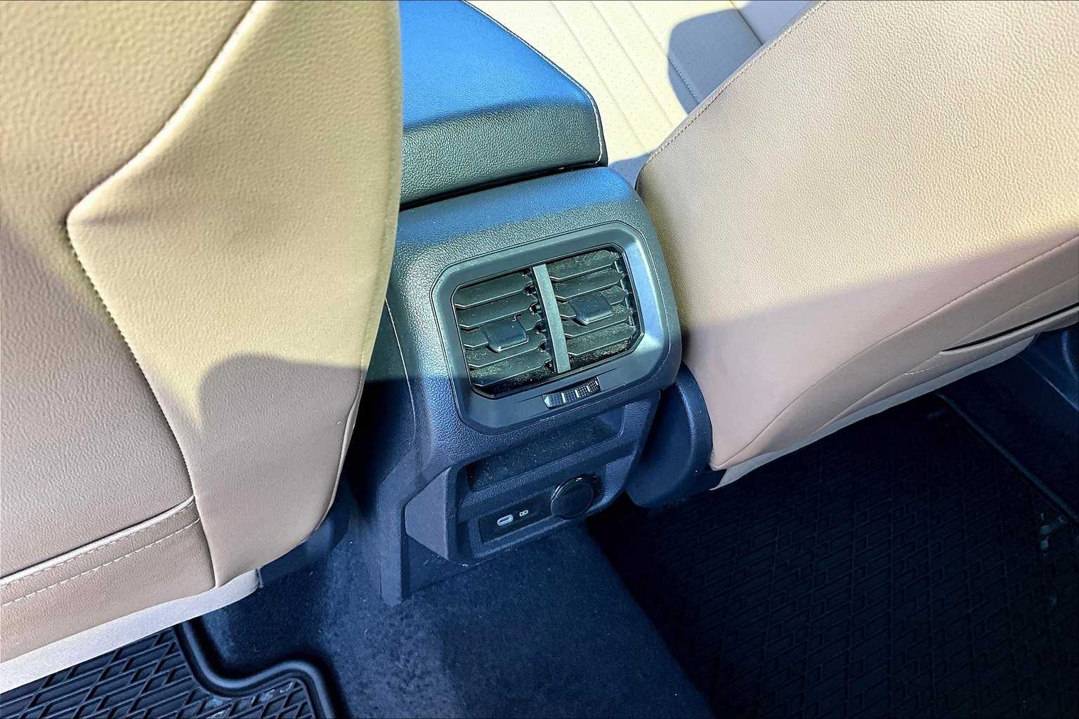 2022 Volkswagen Tiguan SE - Photo 28