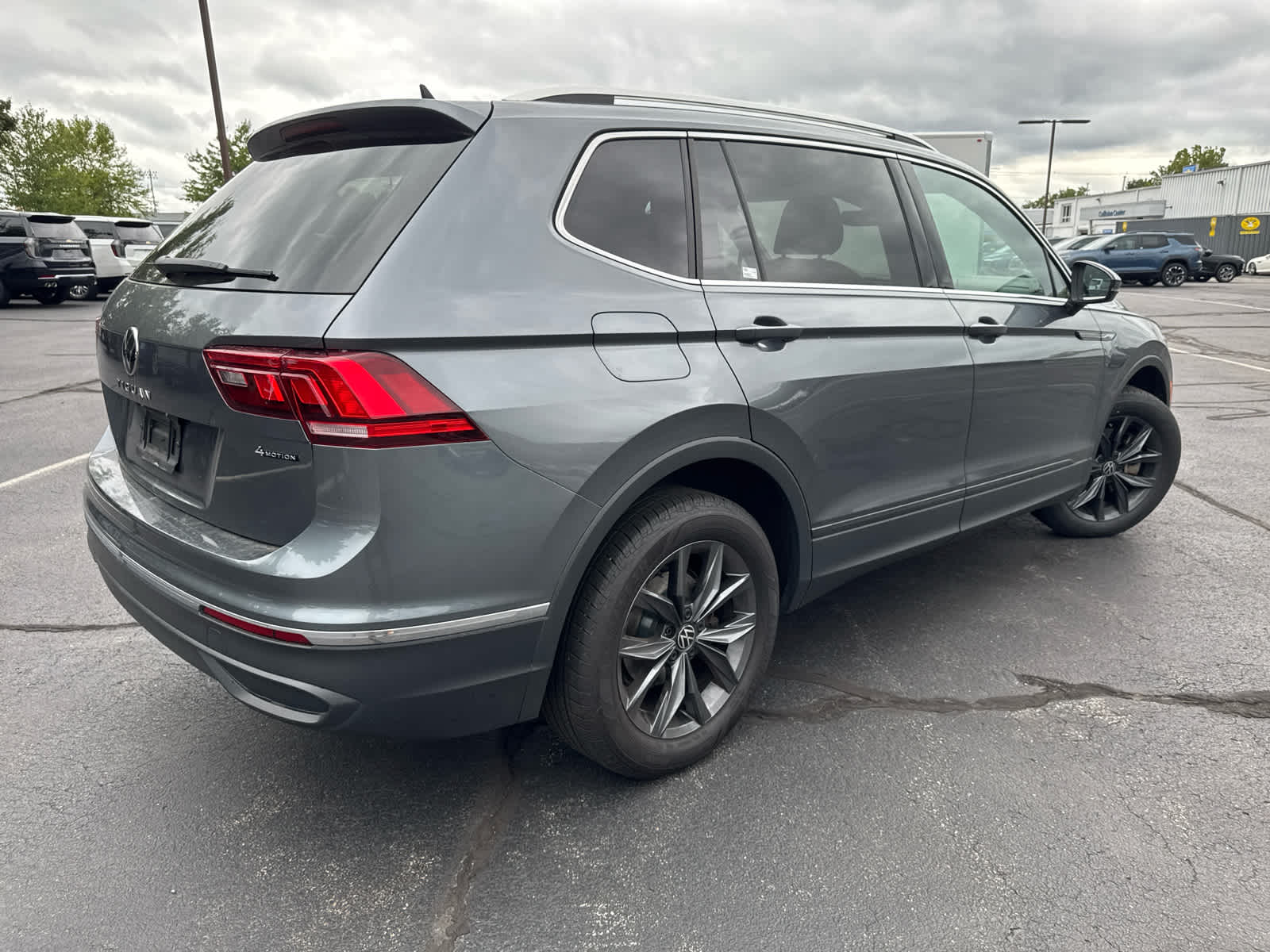 2022 Volkswagen Tiguan SE - Photo 3