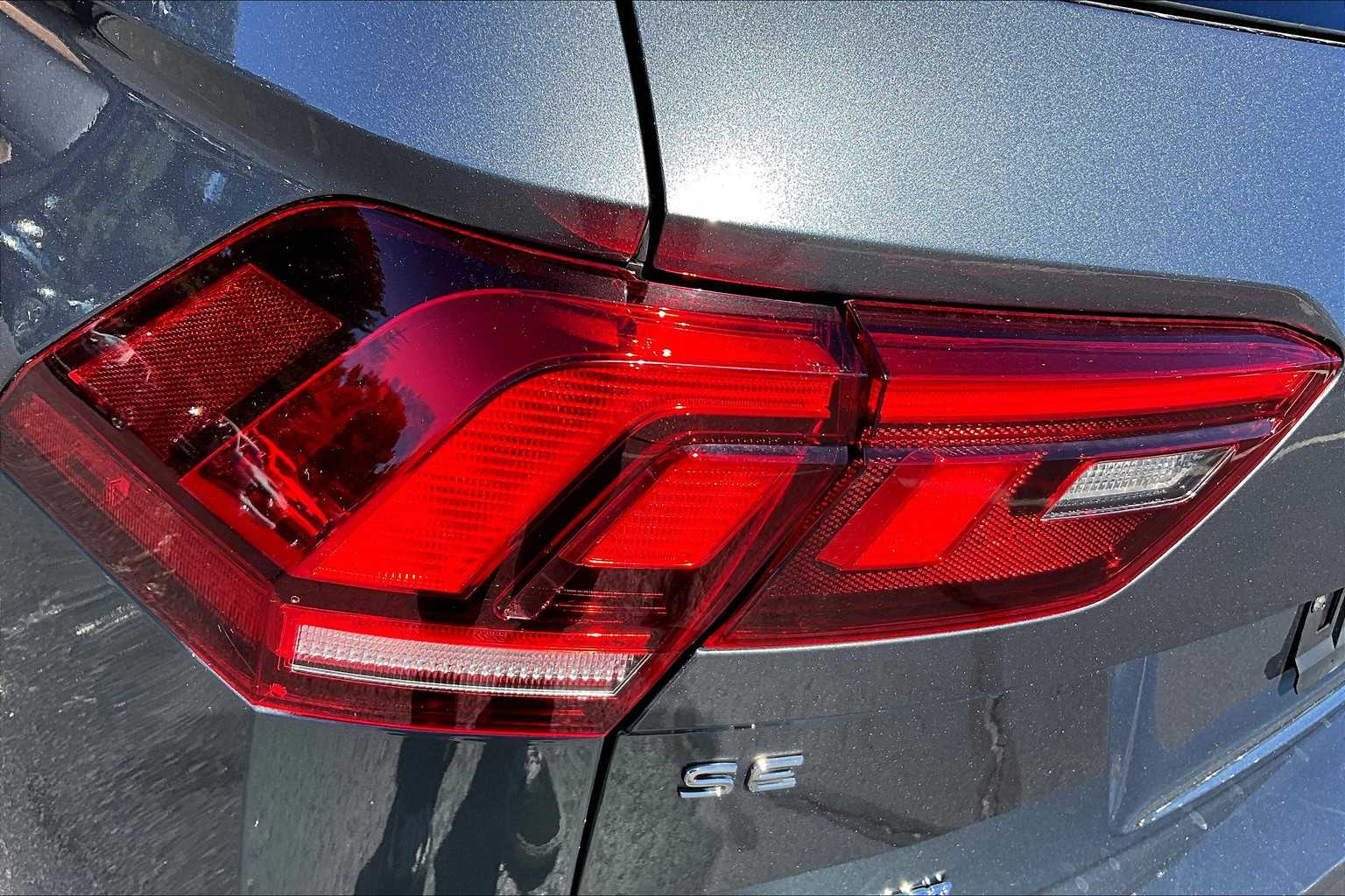 2022 Volkswagen Tiguan SE - Photo 32