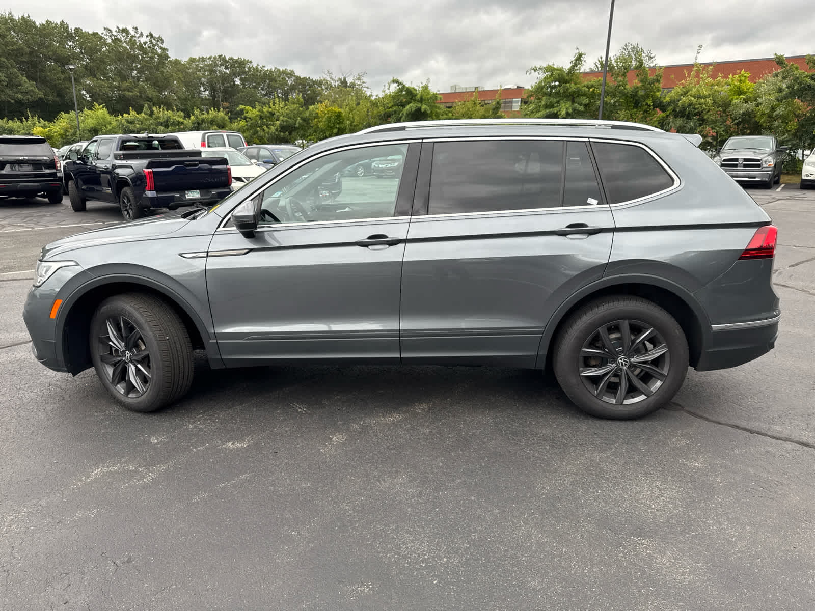 2022 Volkswagen Tiguan SE - Photo 6