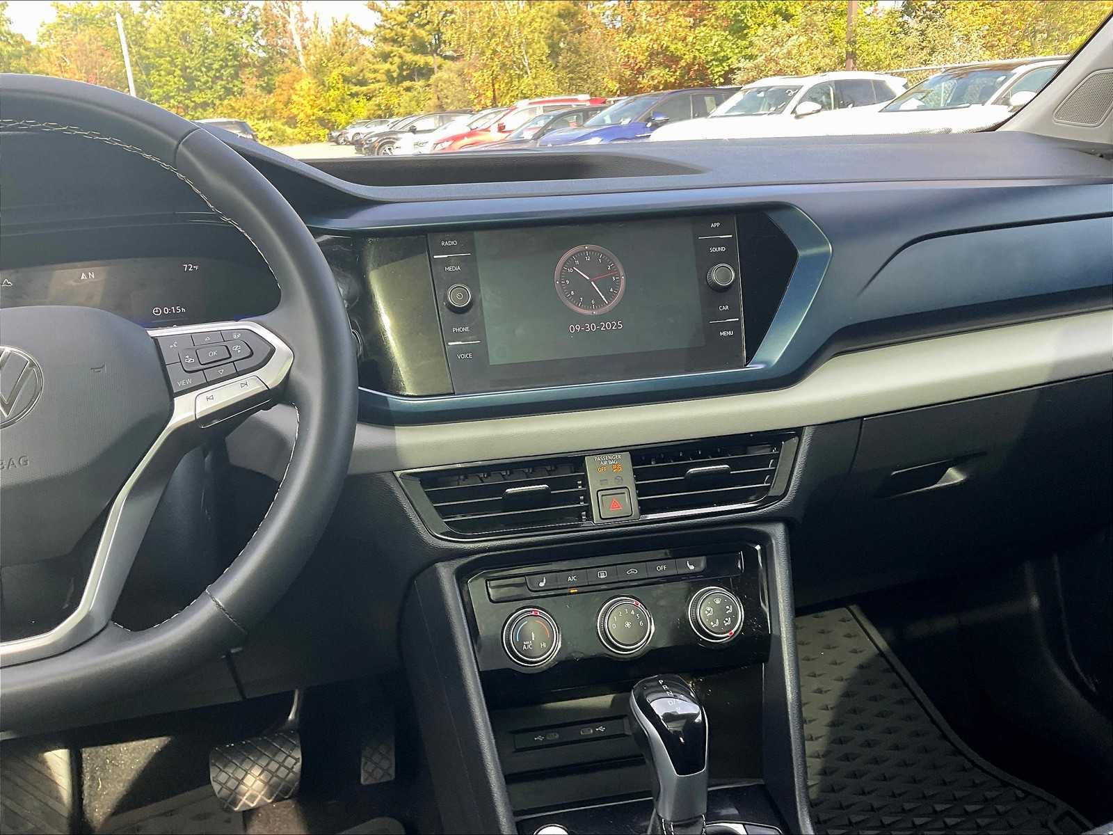 2023 Volkswagen Taos SE - Photo 18