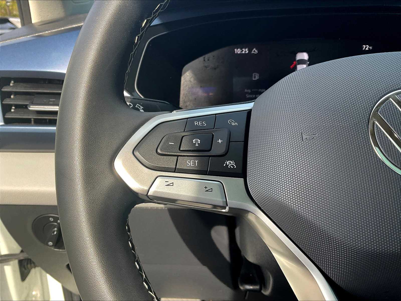 2023 Volkswagen Taos SE - Photo 23