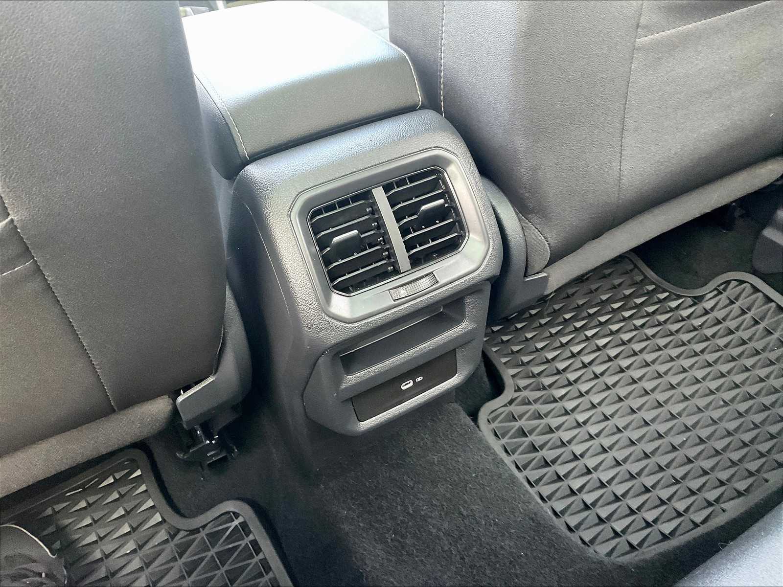 2023 Volkswagen Taos SE - Photo 27