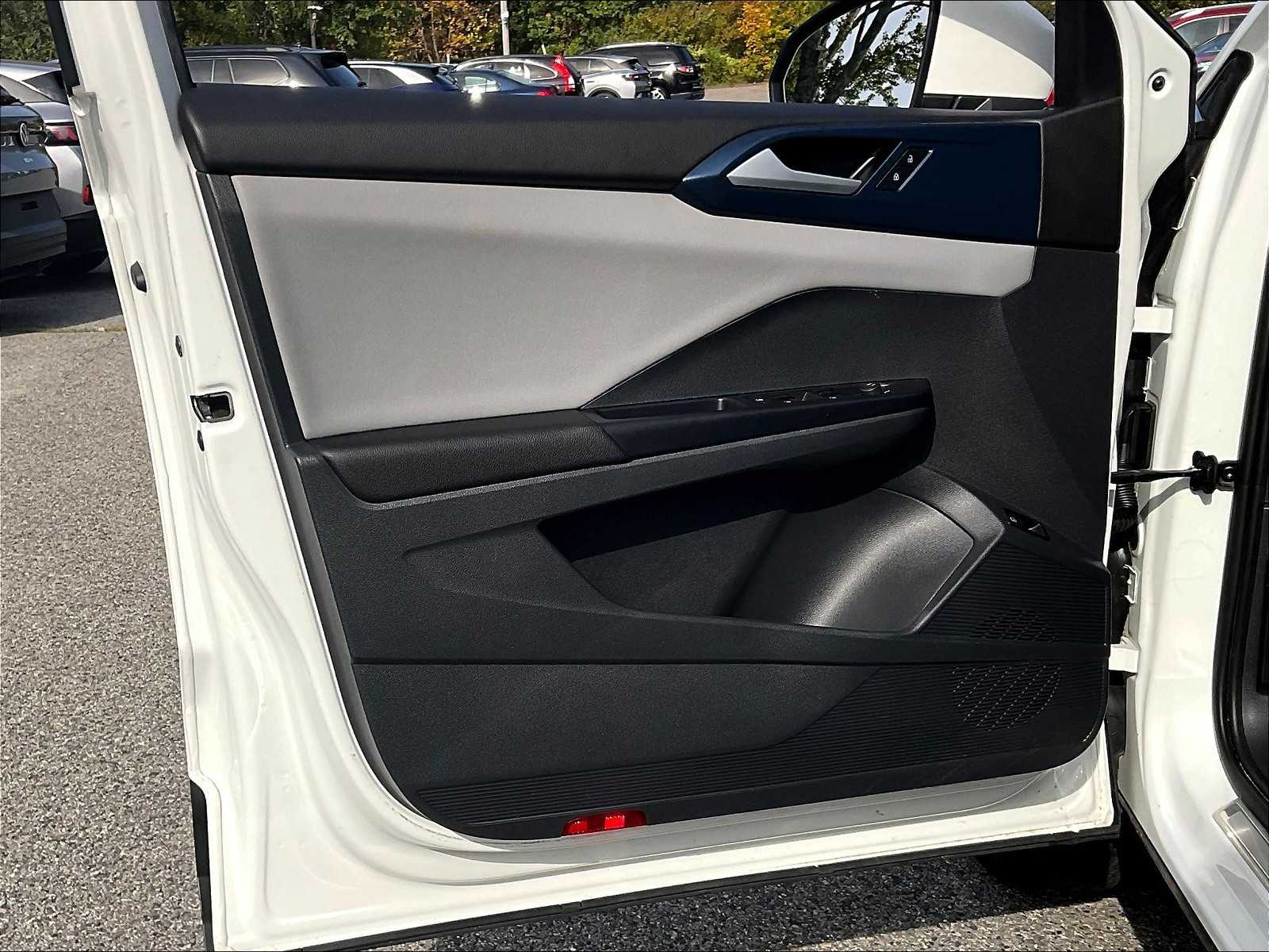 2023 Volkswagen Taos SE - Photo 9