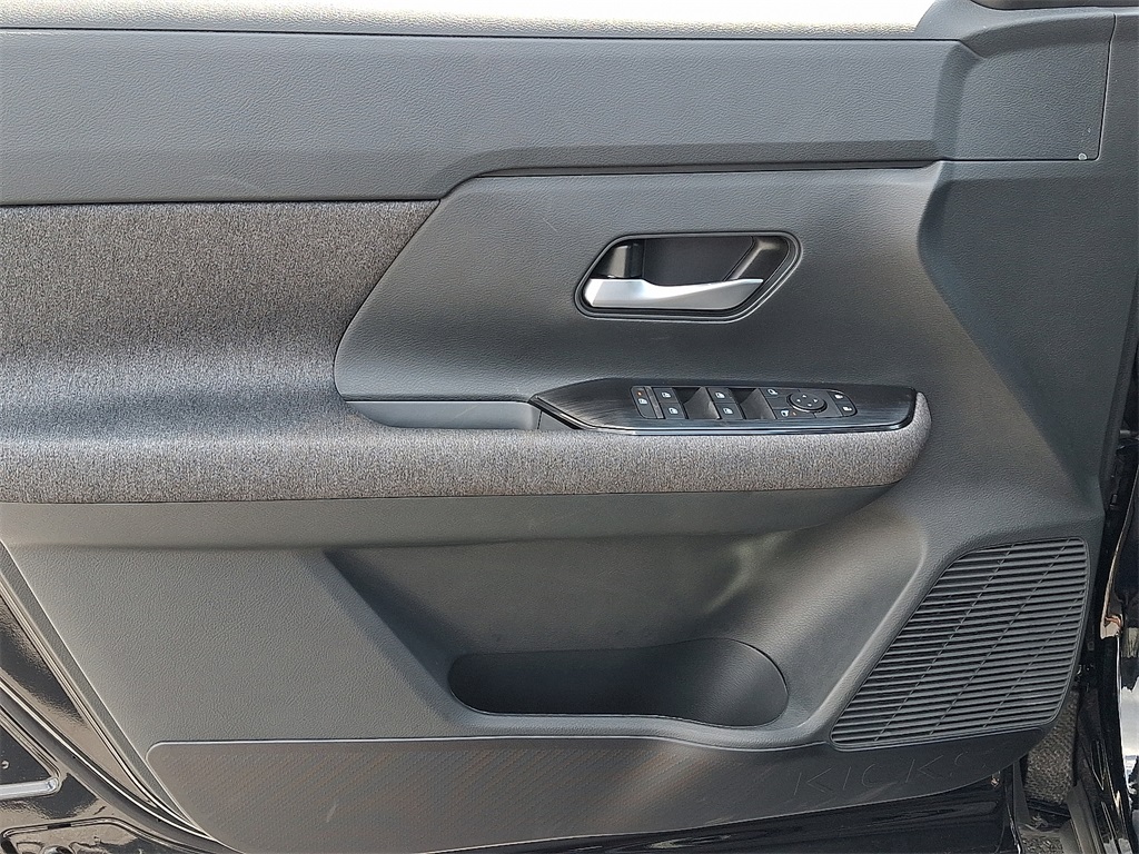 2025 Nissan Kicks SV - Photo 8