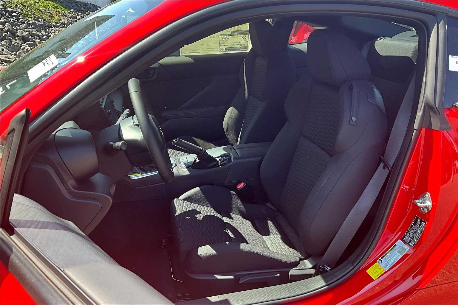 2025 Toyota GR86  - Photo 11