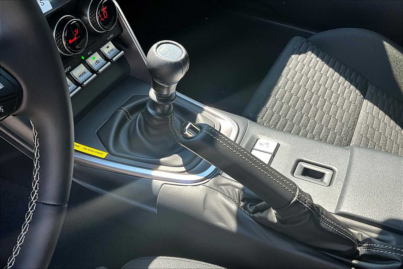 2025 Toyota GR86  - Photo 14