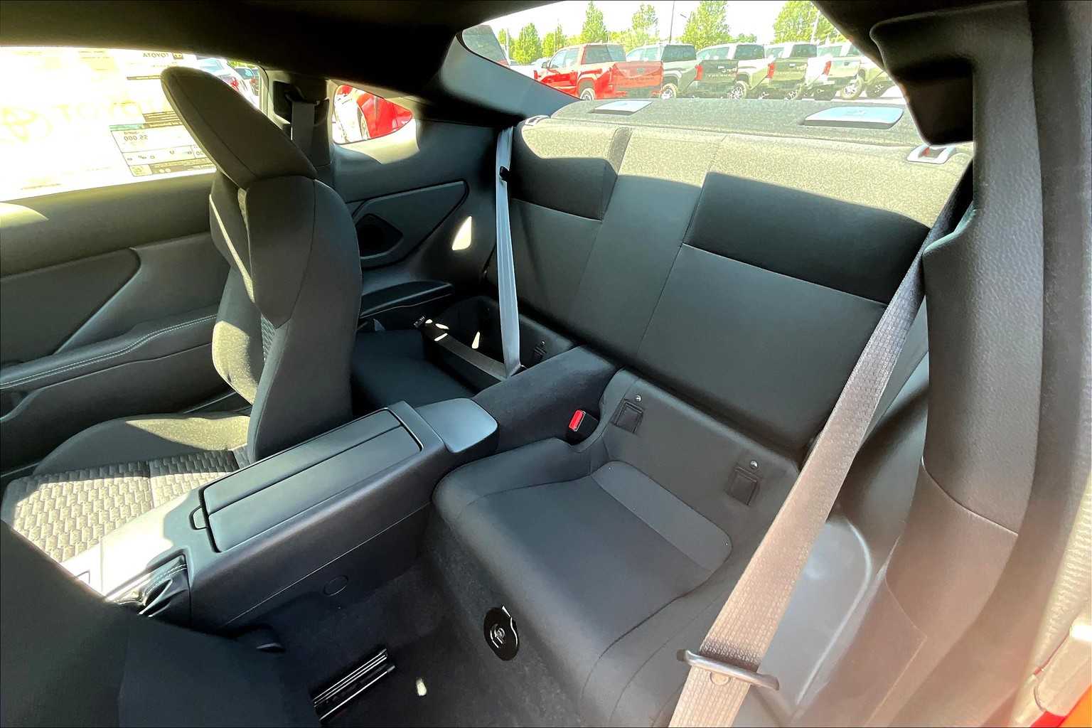 2025 Toyota GR86  - Photo 15