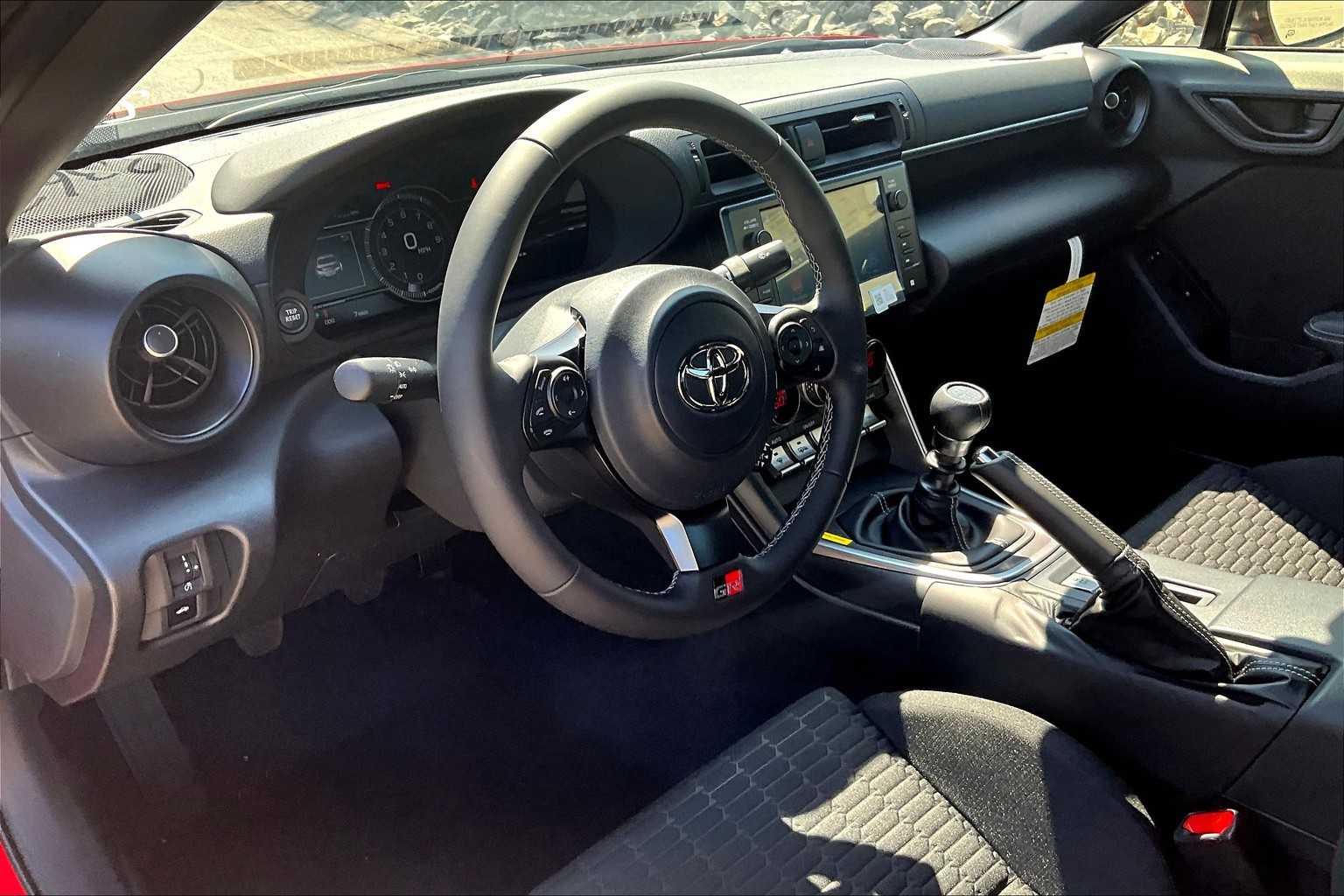 2025 Toyota GR86  - Photo 9