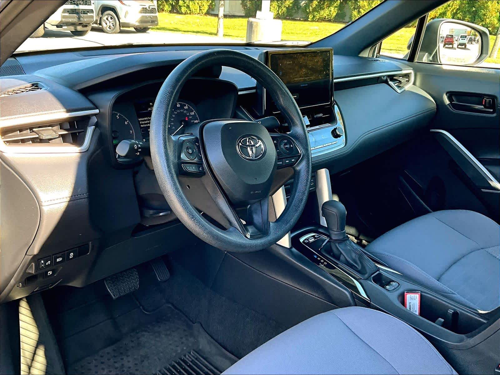 2024 Toyota Corolla Cross Hybrid S - Photo 8