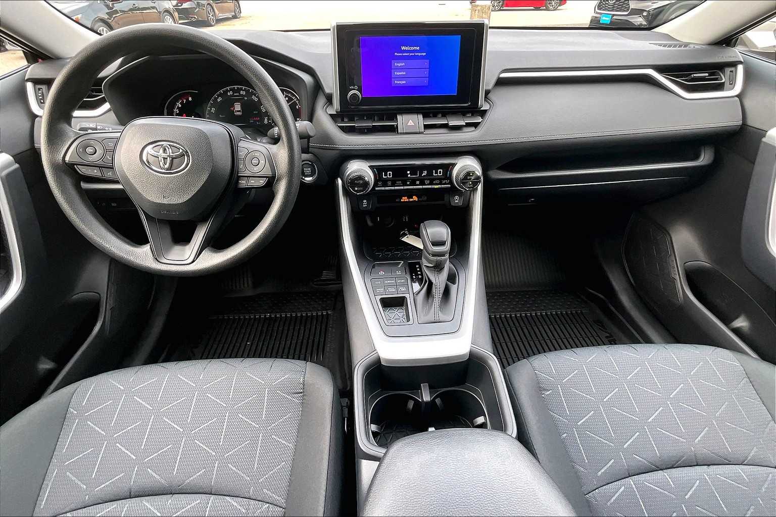 2025 Toyota RAV4 XLE - Photo 12