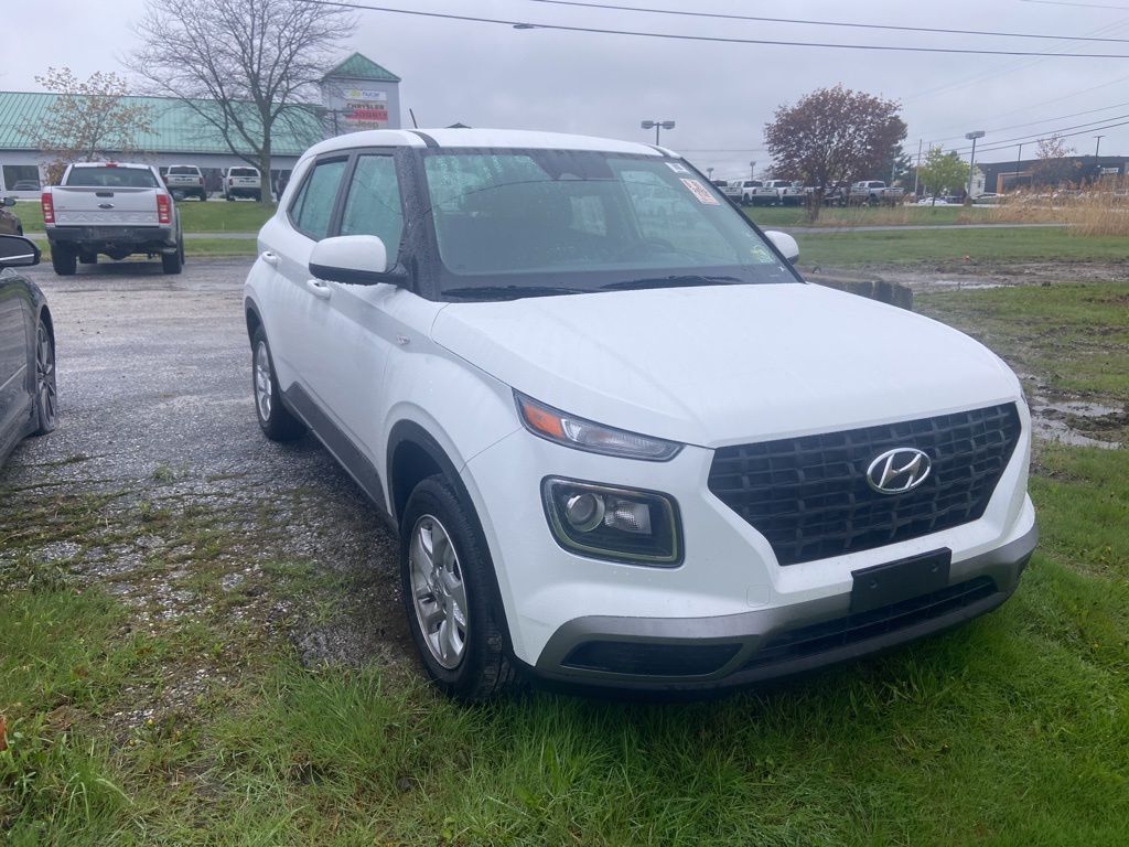 2025 Hyundai Venue SE - Photo 1
