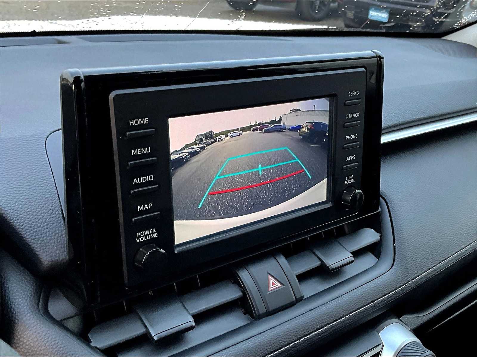 2019 Toyota RAV4 LE - Photo 19