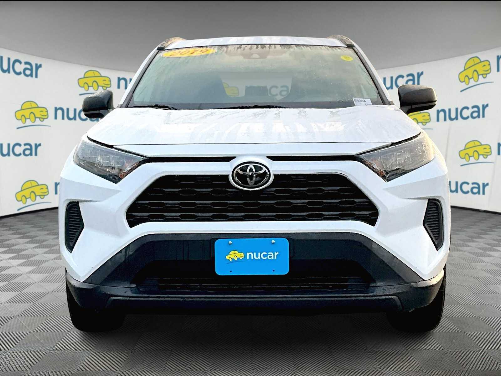 2019 Toyota RAV4 LE - Photo 2