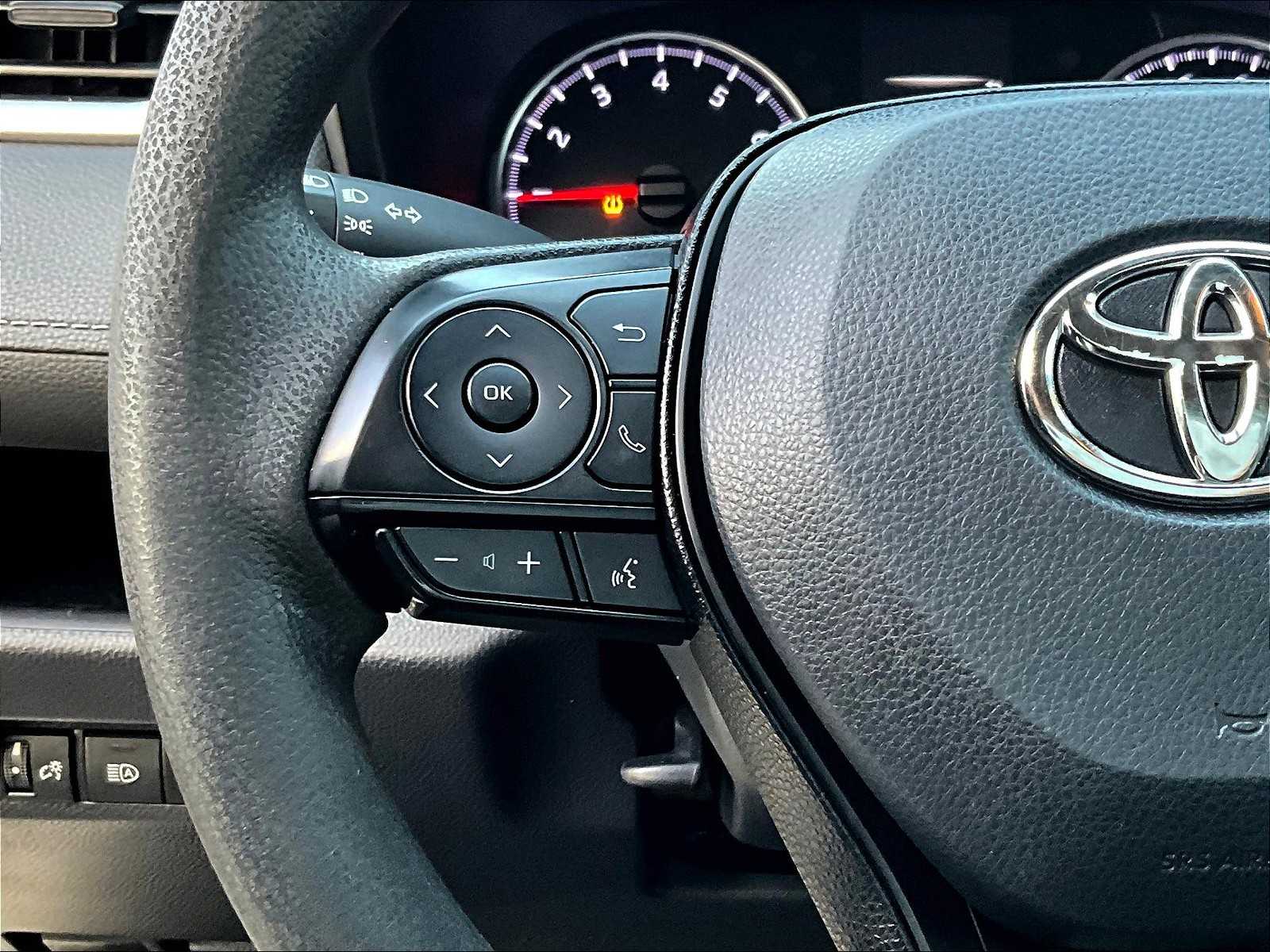 2019 Toyota RAV4 LE - Photo 22