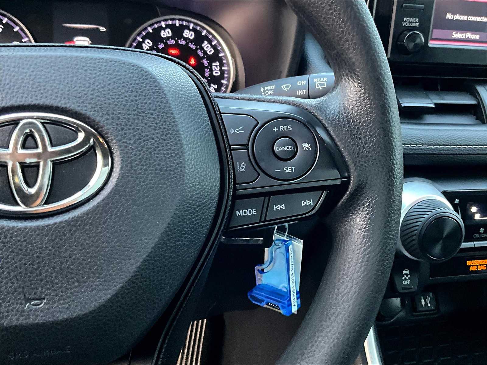 2019 Toyota RAV4 LE - Photo 23