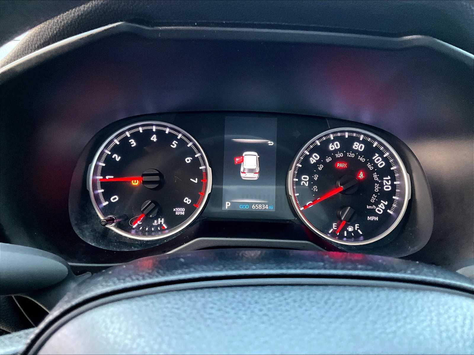 2019 Toyota RAV4 LE - Photo 24