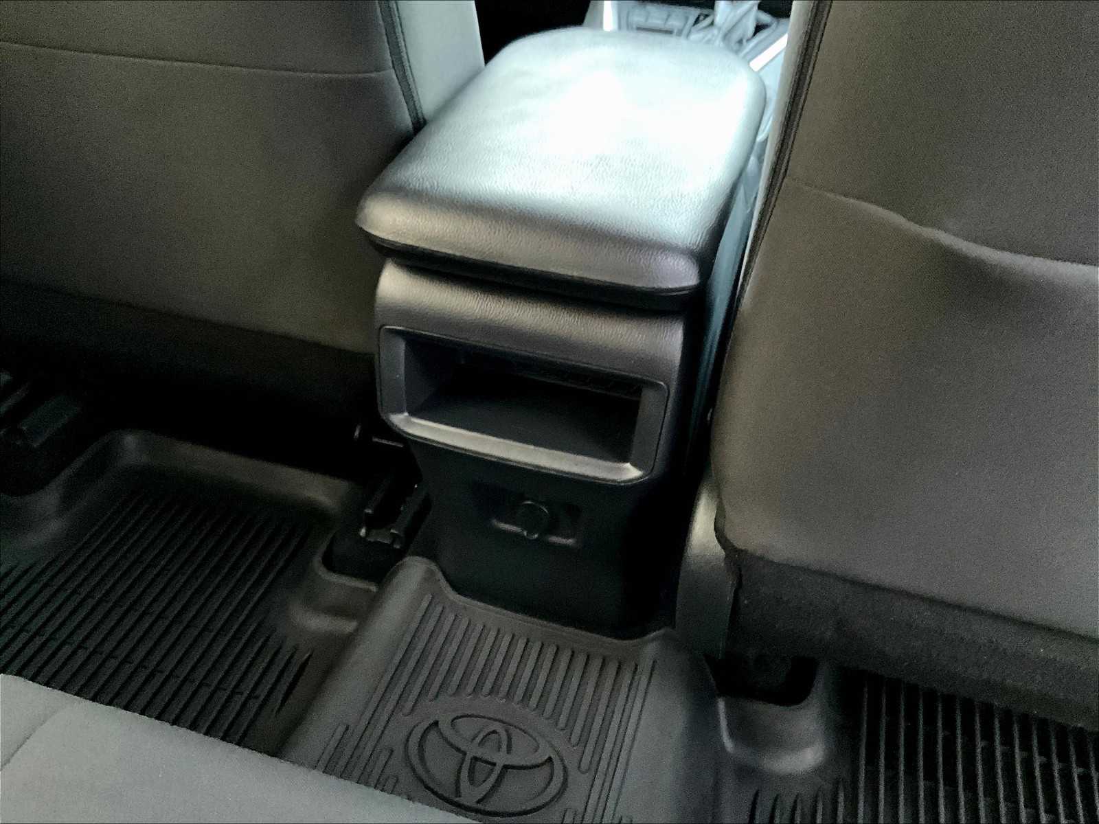 2019 Toyota RAV4 LE - Photo 26