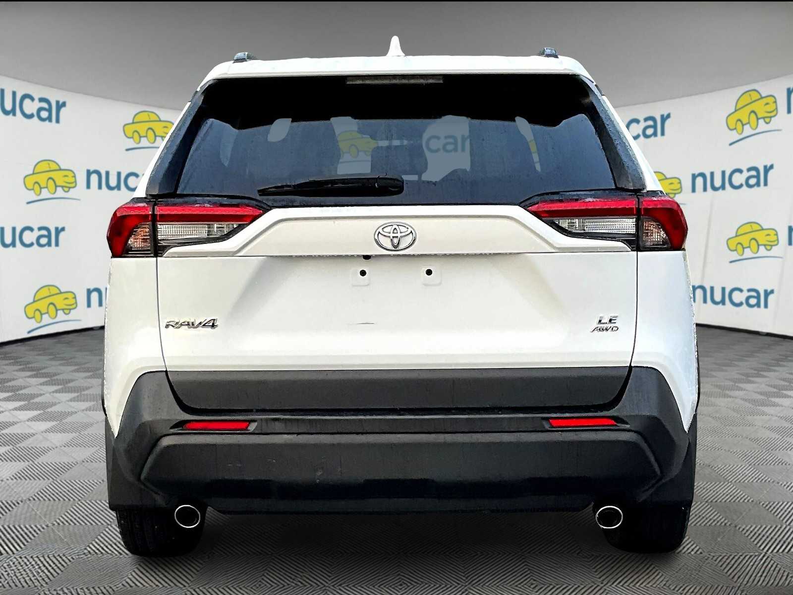 2019 Toyota RAV4 LE - Photo 5