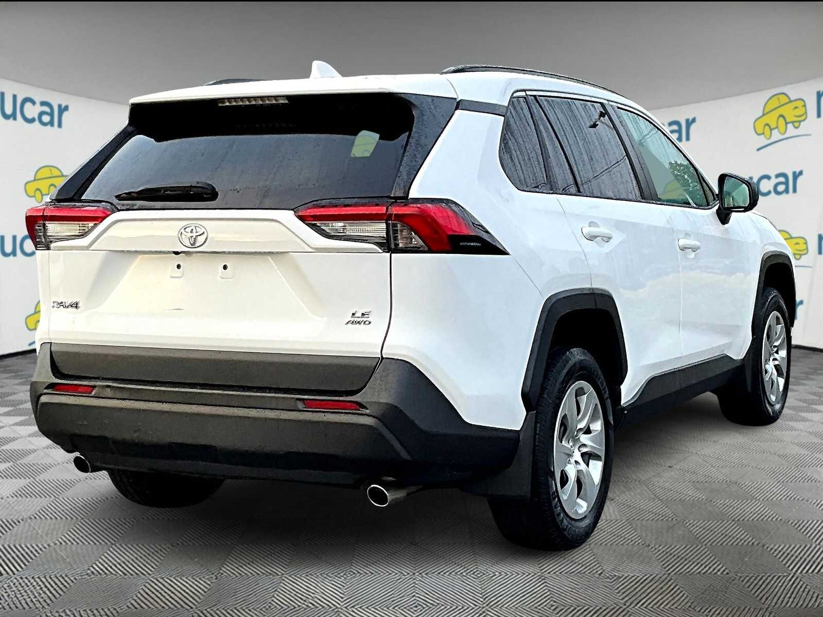 2019 Toyota RAV4 LE - Photo 6