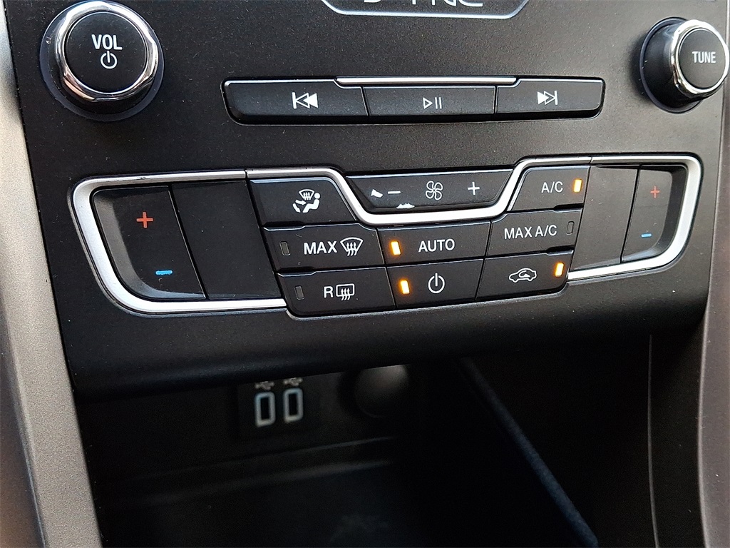 2019 Ford Fusion SE - Photo 15