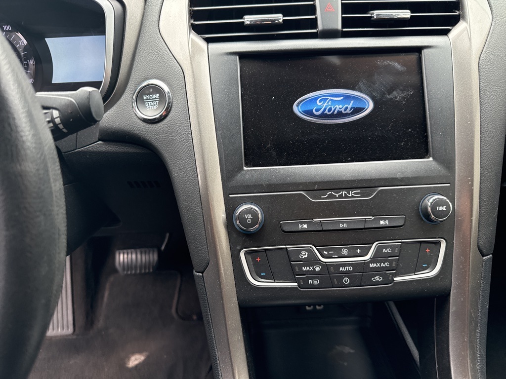 2019 Ford Fusion SE - Photo 10