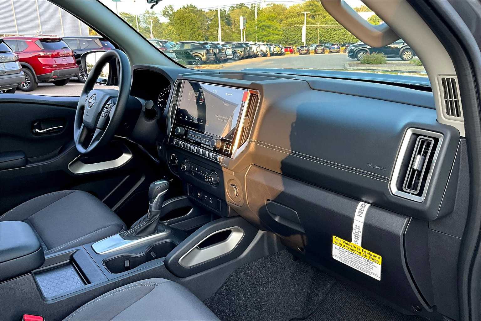 2025 Nissan Frontier SV - Photo 14