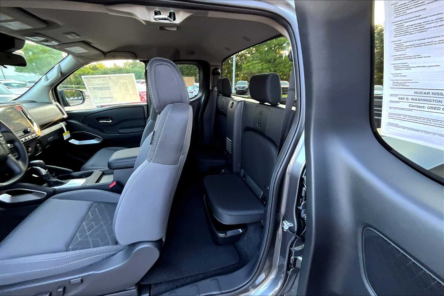 2025 Nissan Frontier SV - Photo 15
