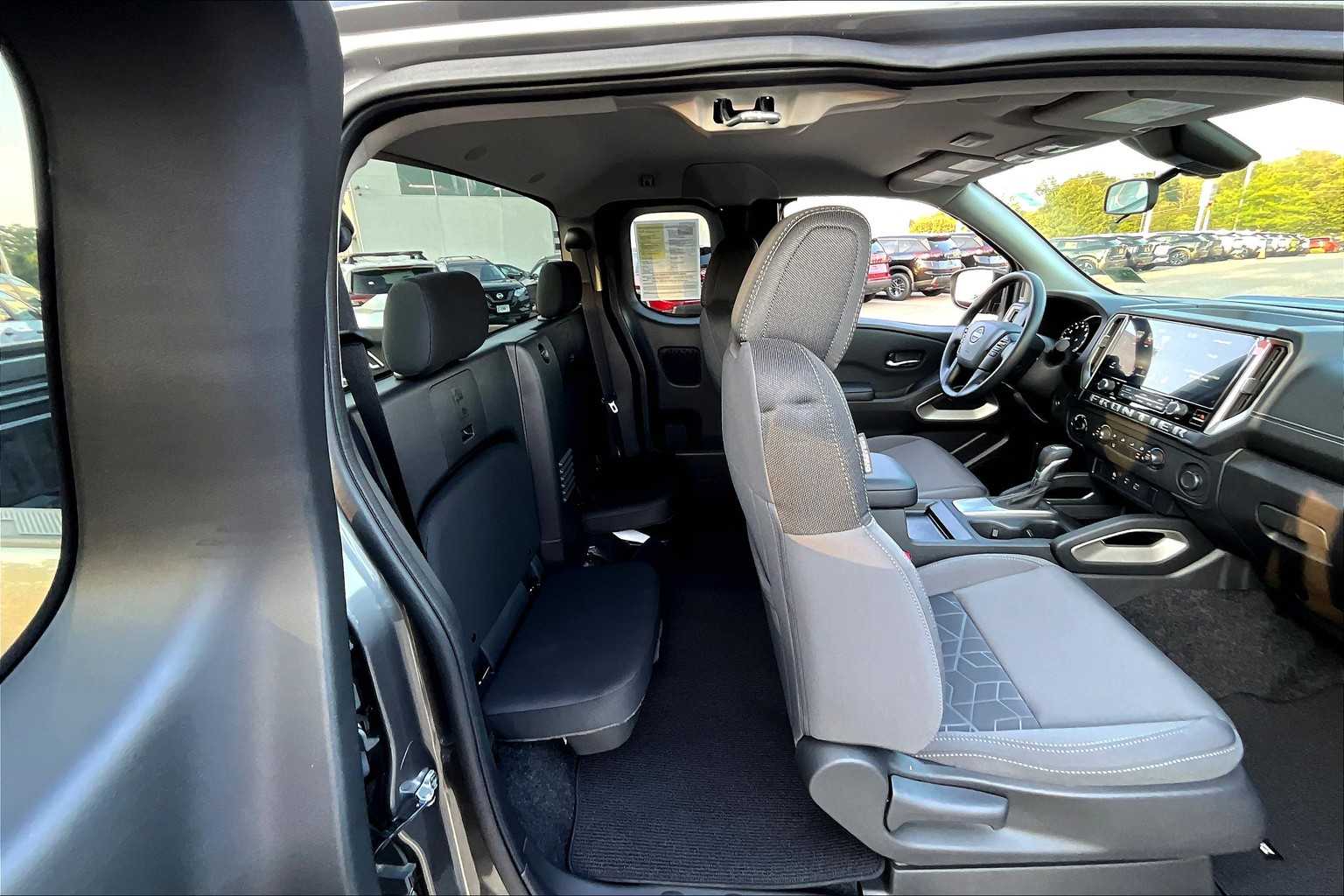 2025 Nissan Frontier SV - Photo 16