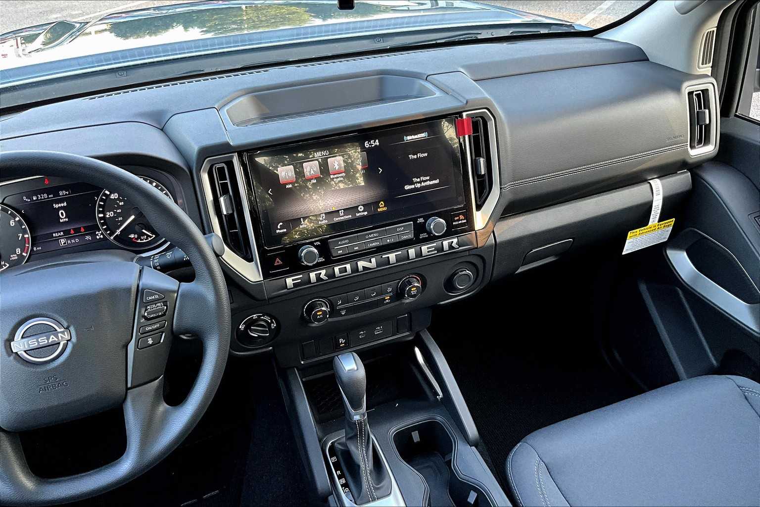 2025 Nissan Frontier SV - Photo 18