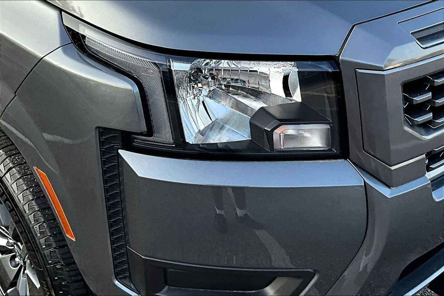 2025 Nissan Frontier SV - Photo 32