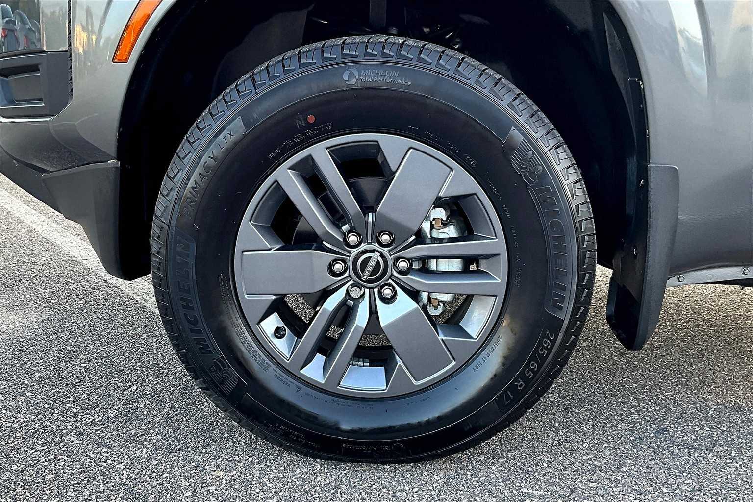 2025 Nissan Frontier SV - Photo 7